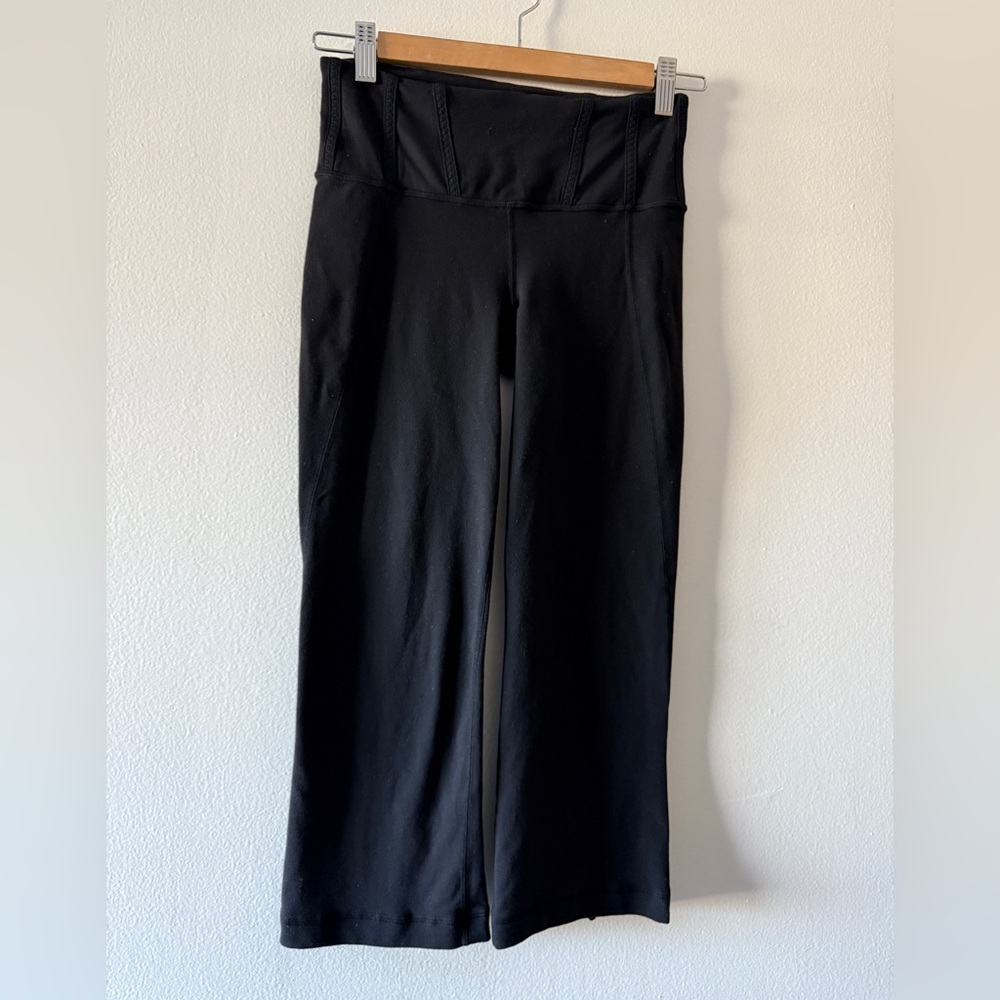 LULULEMON black kick flare Capri length yoga pants leggings active 4